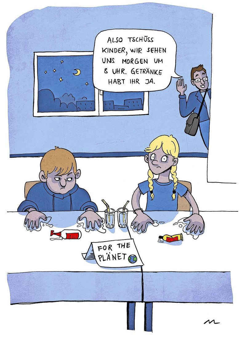 Es ist Abend. Eine Schülerin und ein Schüler sitzen im Schulzimmer. Vor ihnen ein Schild mit der Aufschrift "For the Planet". Ihre Hände kleben auf dem Pult. Der Lehrer wünscht eine gute Nacht und geht zur Tür hinaus. Es ist Abend. Eine Schülerin und ein Schüler sitzen im Schulzimmer. Vor ihnen ein Schild mit der Aufschrift "For the Planet". Ihre Hände kleben auf dem Pult. Der Lehrer wünscht eine gute Nacht und geht zur Tür hinaus.