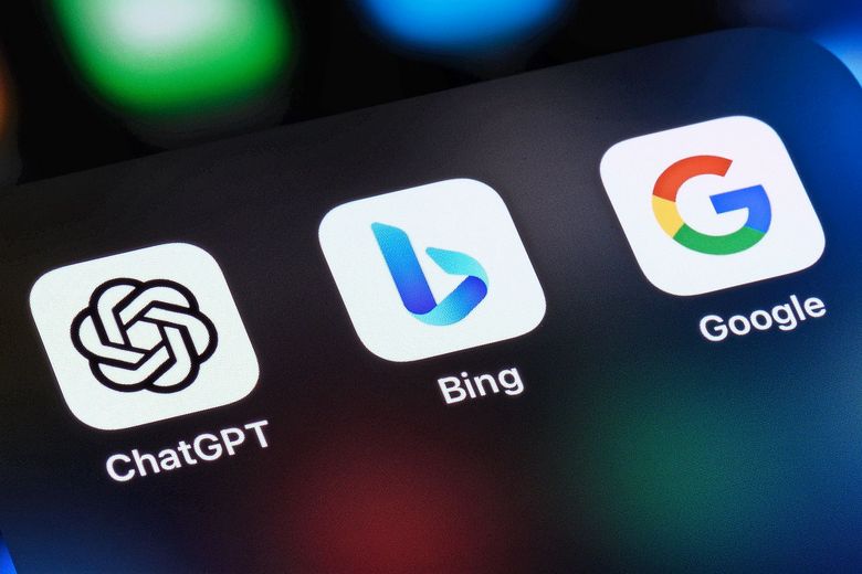 Applikationen mit KI-Technologie Auf einem Smartphone sind drei Apps sichtbar: ChatGPT, Bing und Google.