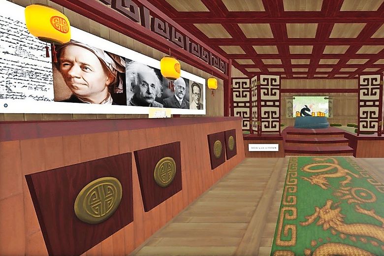 Digital Escape Room In digitalen Raum, der einem chinesischen Zimmer ähnelt hängen Porträts von Albert Einstein und weiteren Wissenschaftlern.