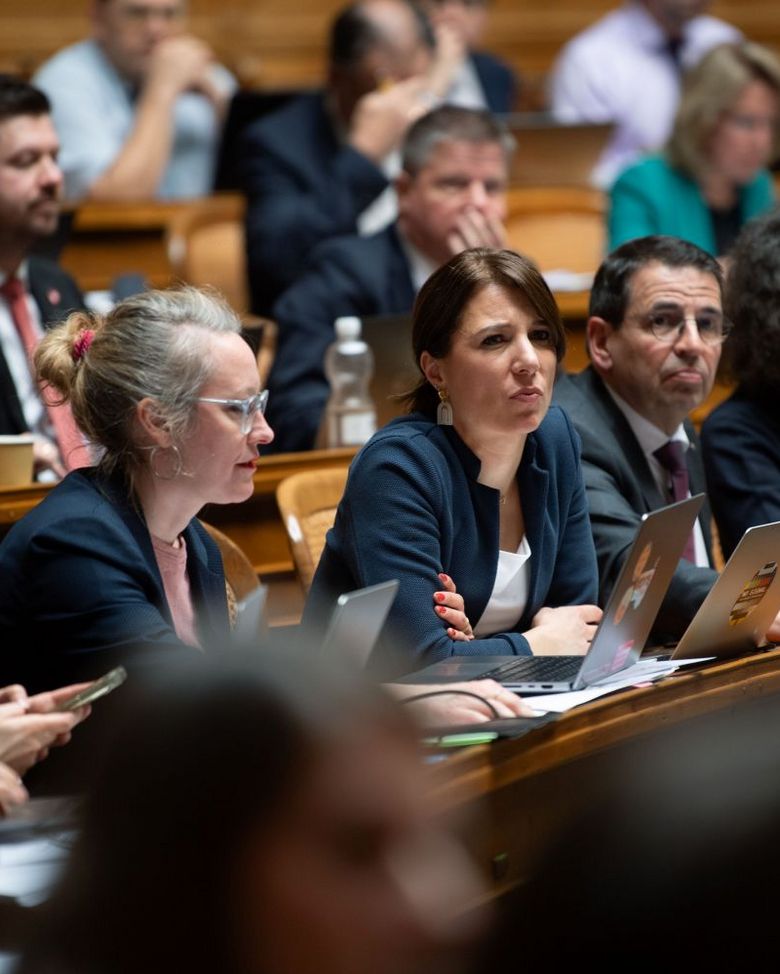 Frauen im Nationalratssaal im Bundeshaus