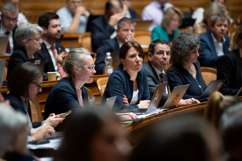 Frauen im Nationalratssaal im Bundeshaus