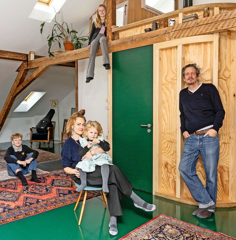 Familie Humpert Auf dem Foto ist eine fünfköpfige Familie zu sehen.